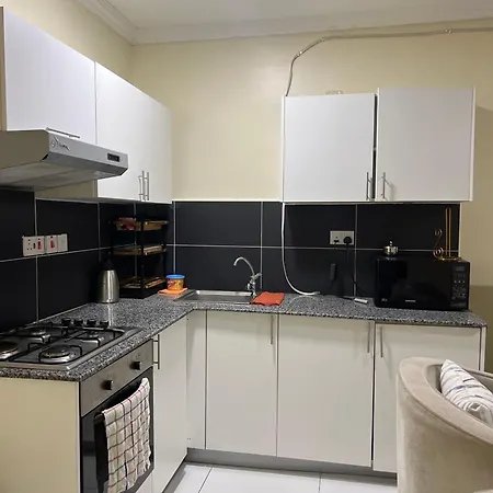 Fully Furnished 2 Bedroom Apartment With A Spacious Balcony Behind Gateway Mall 10 Minutes To Jkia,5Min To Sgr With Ac,Washing Machine And Lift Nairobi Exterior photo